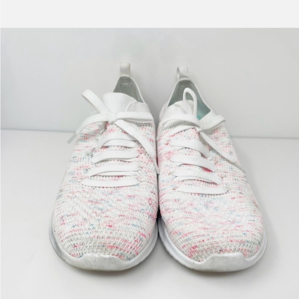 Womens Ultra
Flex Happy Day 13101
White Running Shoes
Sneakers Pet/Smoke Free